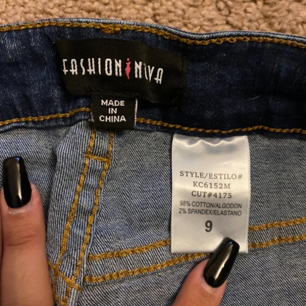 Fashionnova mid rise jeans - Picture 2 of 3